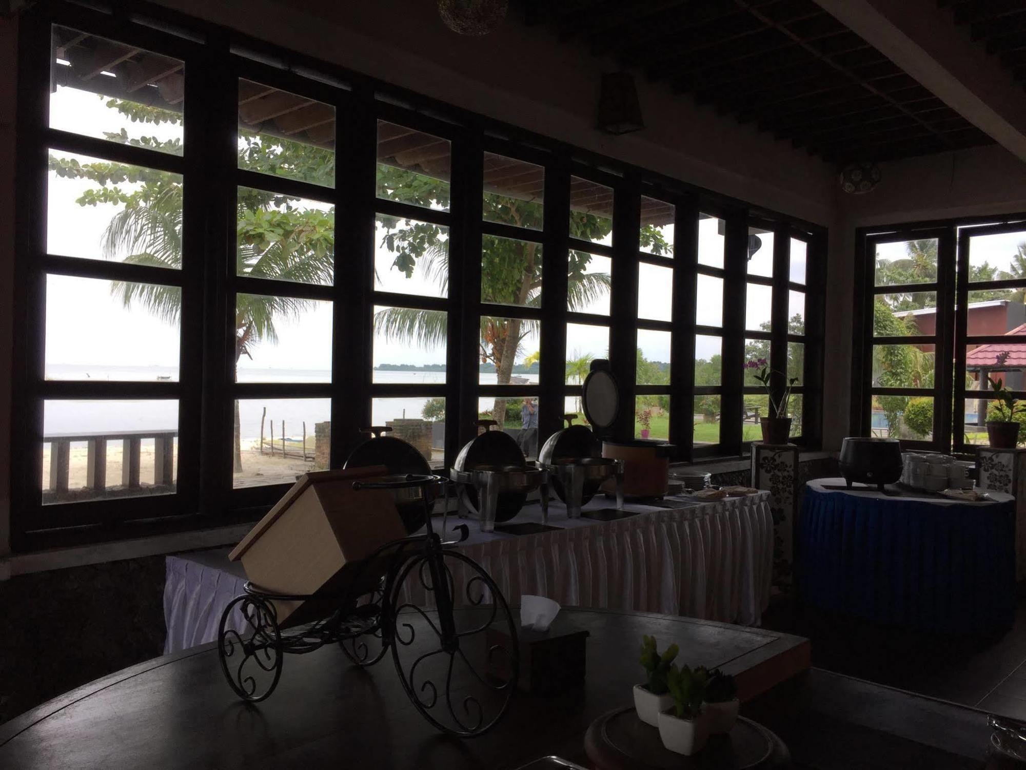 Bahamas Hotel & Resort Tanjung Pandan Eksteriør bilde