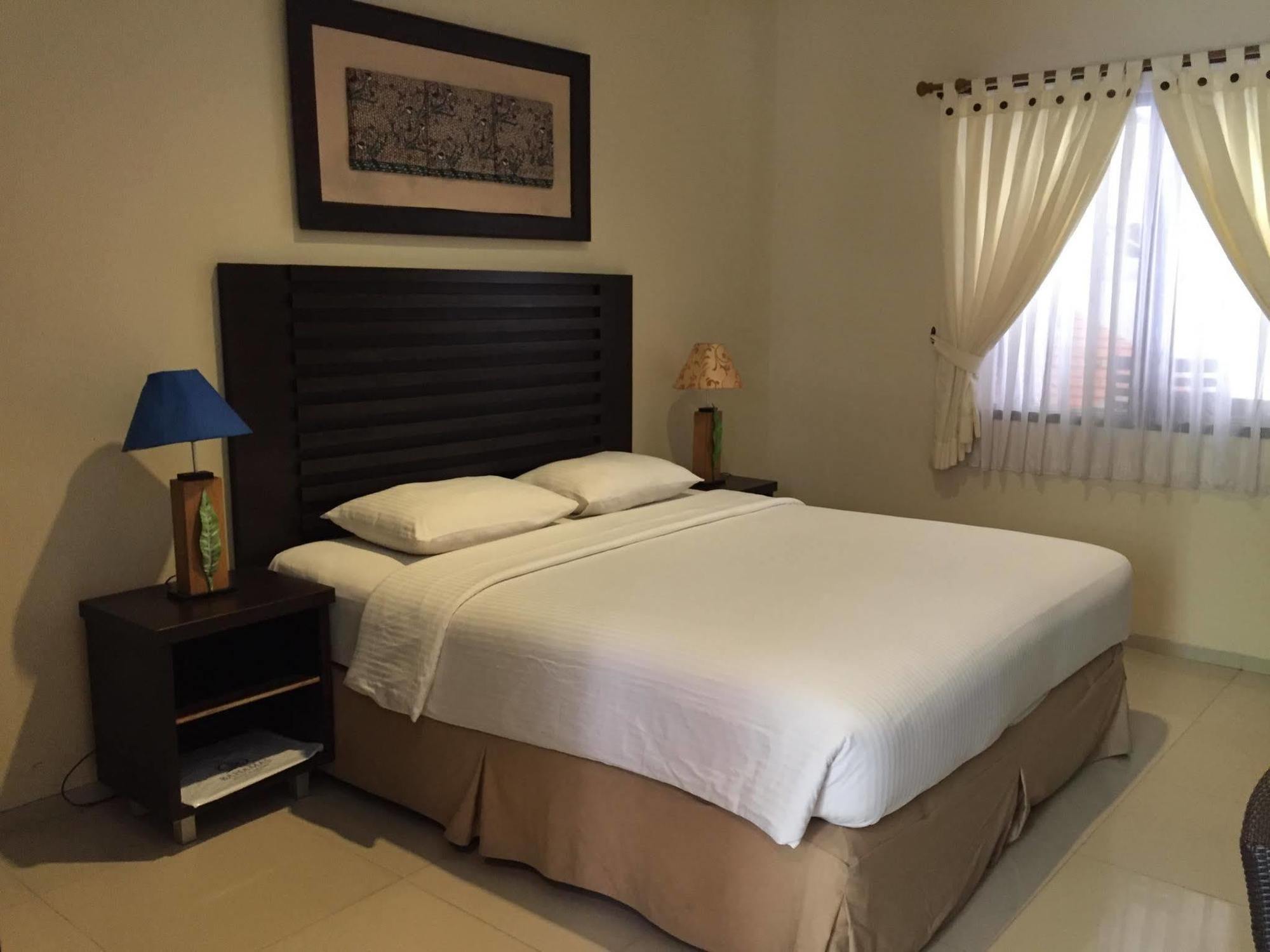 Bahamas Hotel & Resort Tanjung Pandan Eksteriør bilde