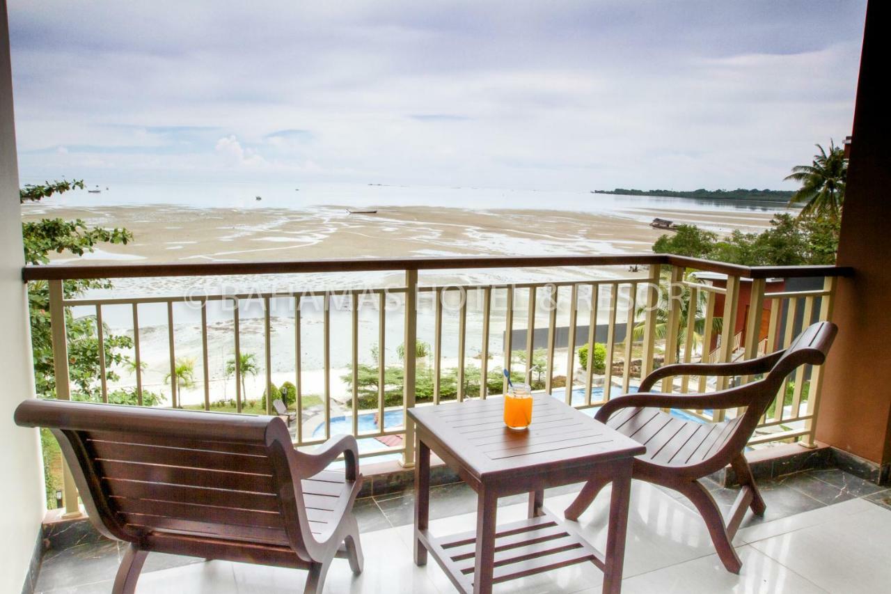 Bahamas Hotel & Resort Tanjung Pandan Eksteriør bilde