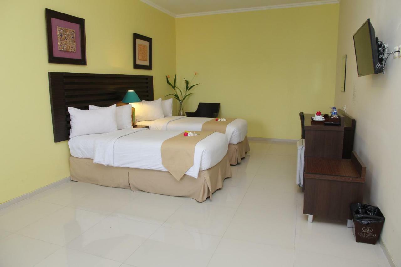 Bahamas Hotel & Resort Tanjung Pandan Eksteriør bilde